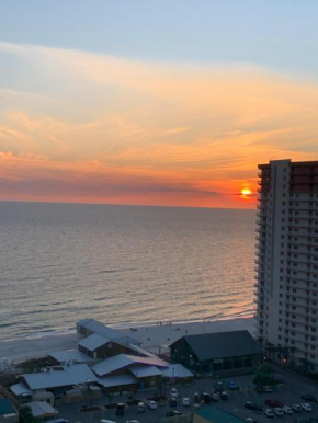 1717 Laketown Wharf 1 King Bedroom, 2 Bath